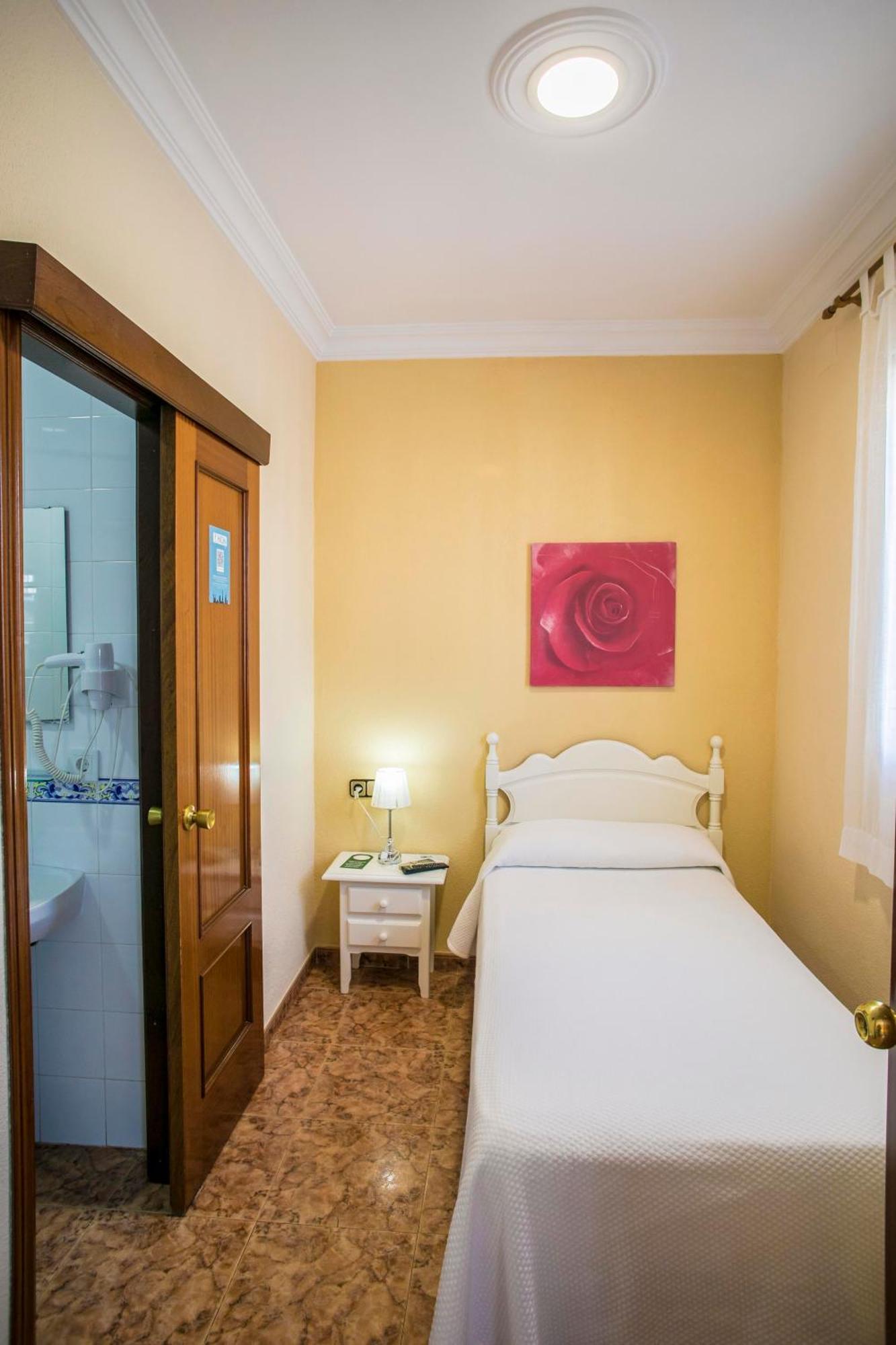 Pension Dulces Suenos Seville Exterior photo