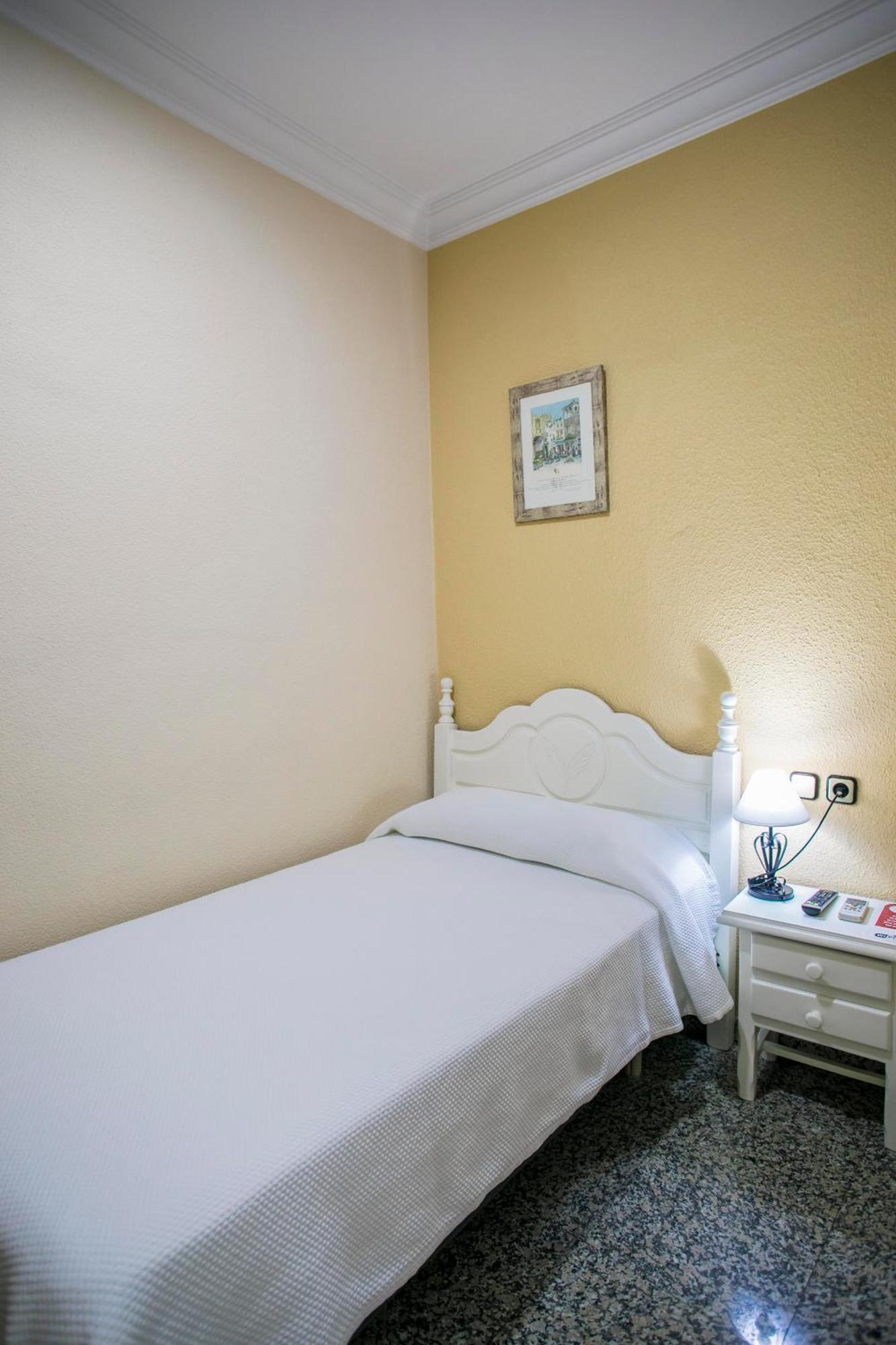 Pension Dulces Suenos Seville Exterior photo