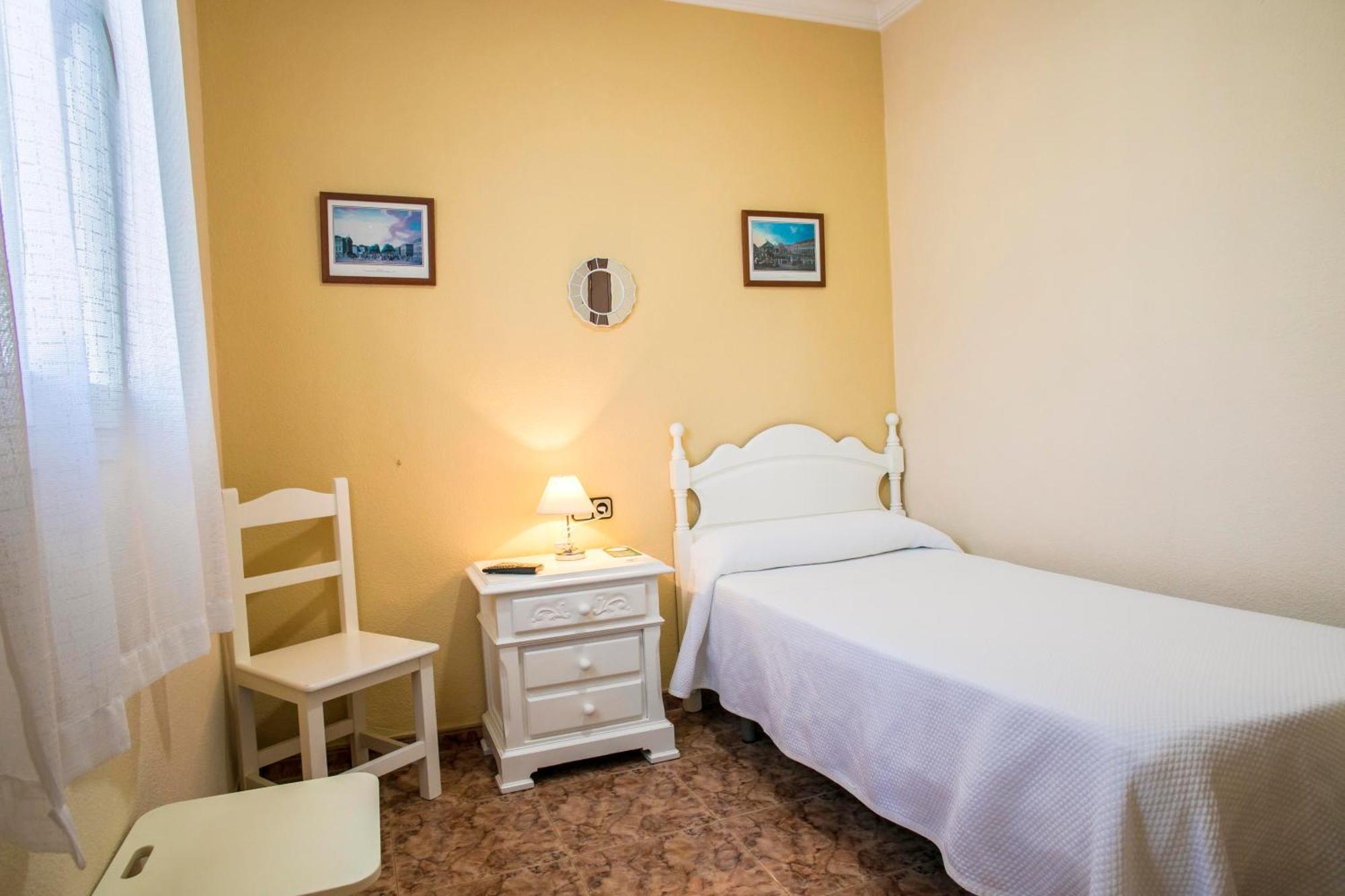 Pension Dulces Suenos Seville Exterior photo