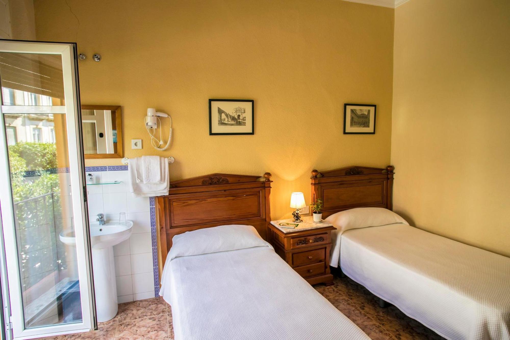 Pension Dulces Suenos Seville Exterior photo