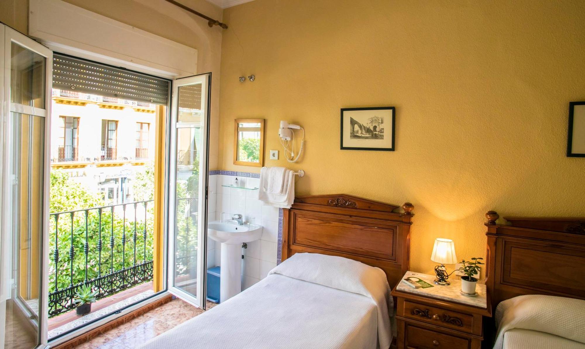 Pension Dulces Suenos Seville Exterior photo