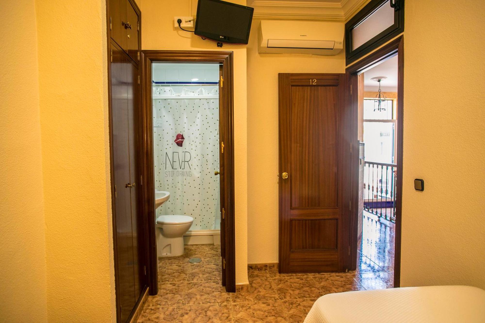 Pension Dulces Suenos Seville Exterior photo