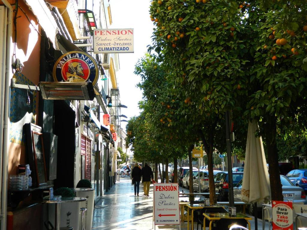 Pension Dulces Suenos Seville Exterior photo